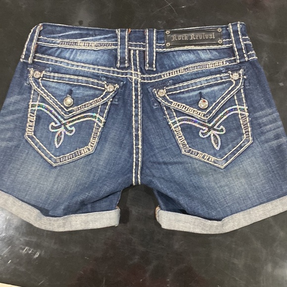 ROCK REVIVAL LUNA MID RISE STRETCHY DENIM SHORTS WEAR CUFFED OR DOWN - Picture 1 of 16